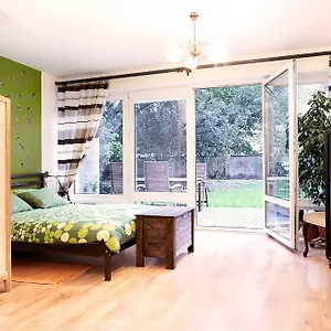  Апартаменты Lovely Garden Flat Near Royal Park